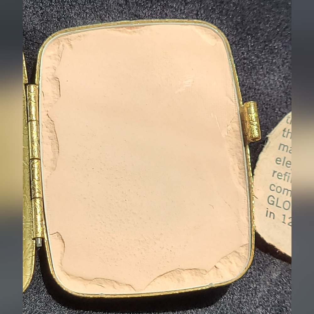 Vintage Revlon gold compact - Picture 6 of 8